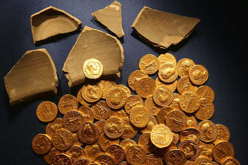 Illustration for article titled 27 Cool Photos Of International Coins